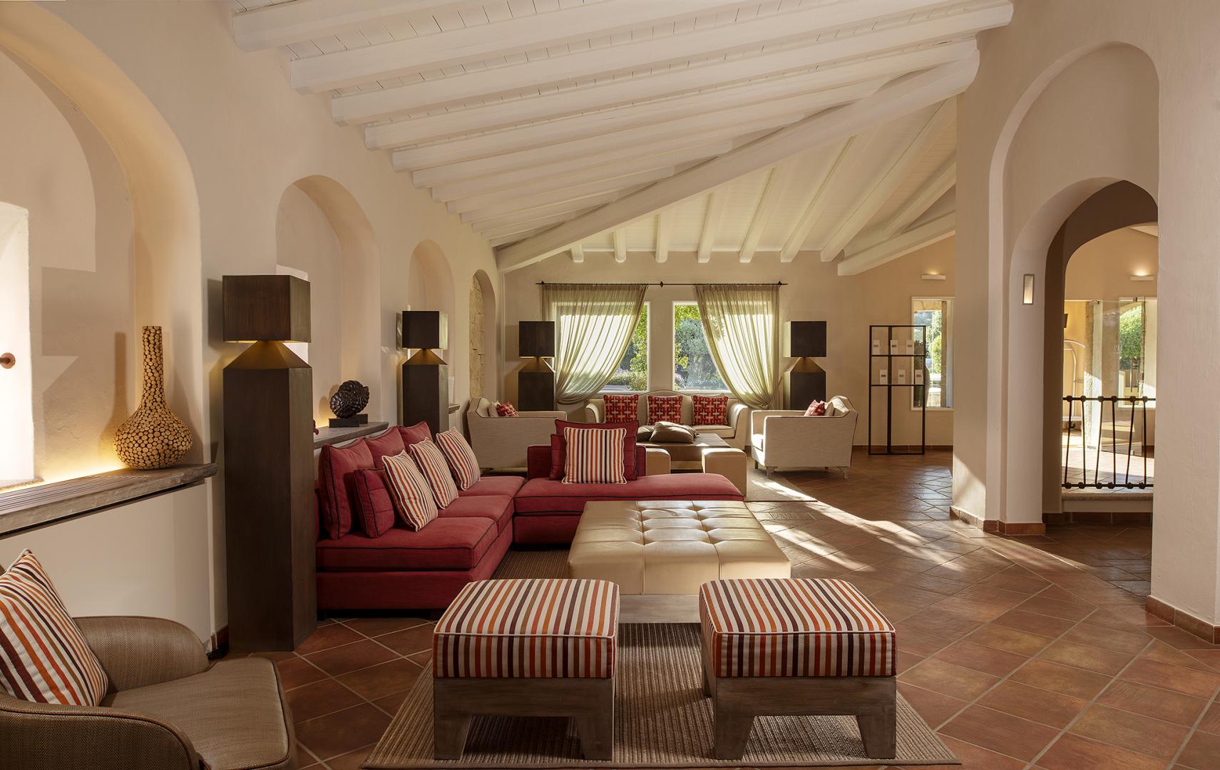 Suite met zithoek — CPH Pevero Hotel