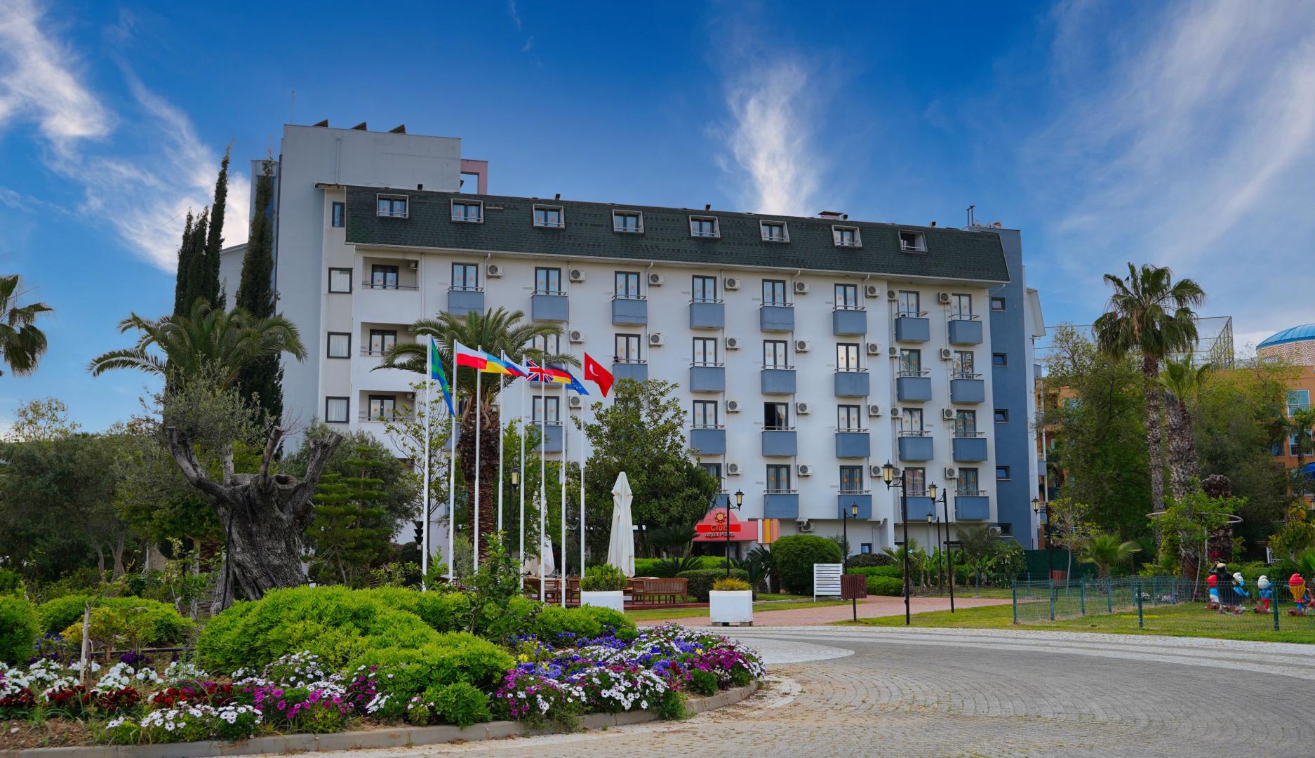 Club Aqua Plaza image 1