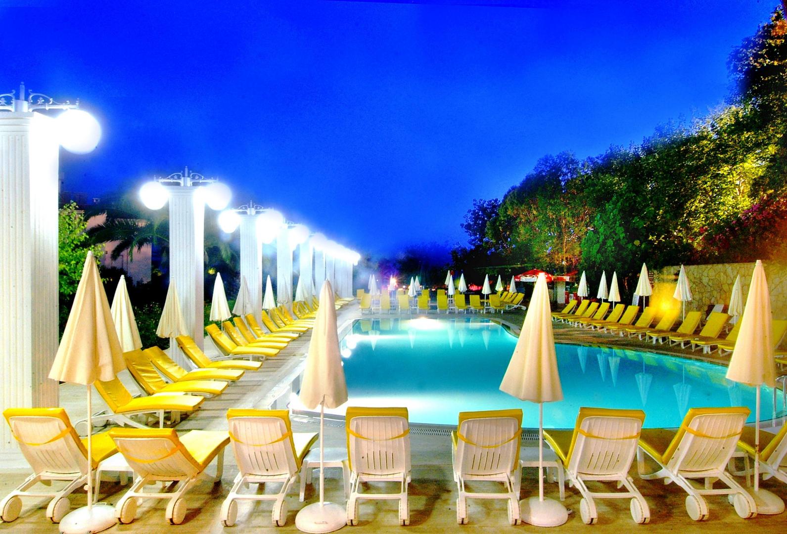 Club Aqua Plaza image 0