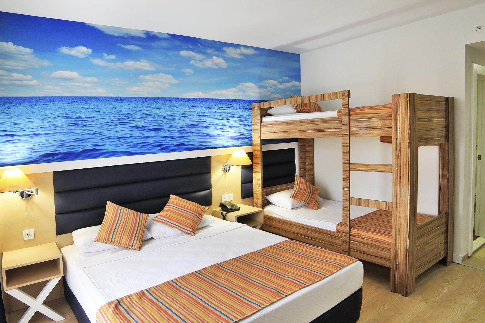 Club Aqua Plaza image 2