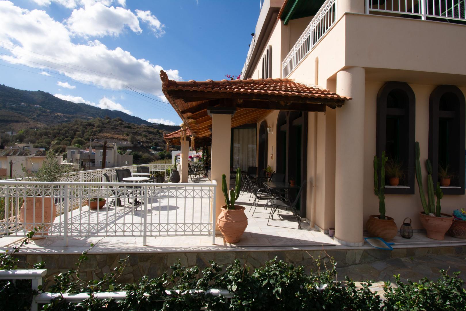 Mediterraans hotelgebouw — Aquarius Exclusive Hotel