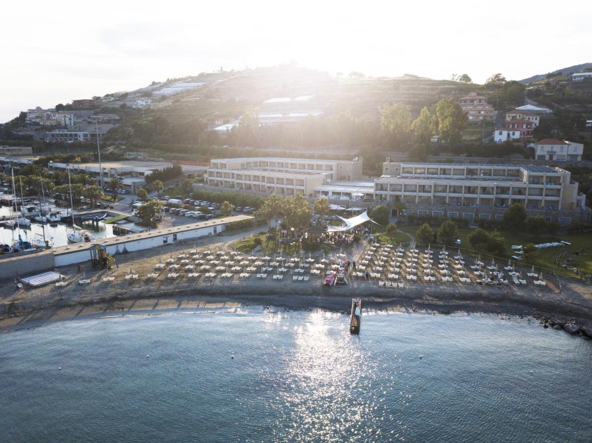 Aregai Marina Hotel & Residence.