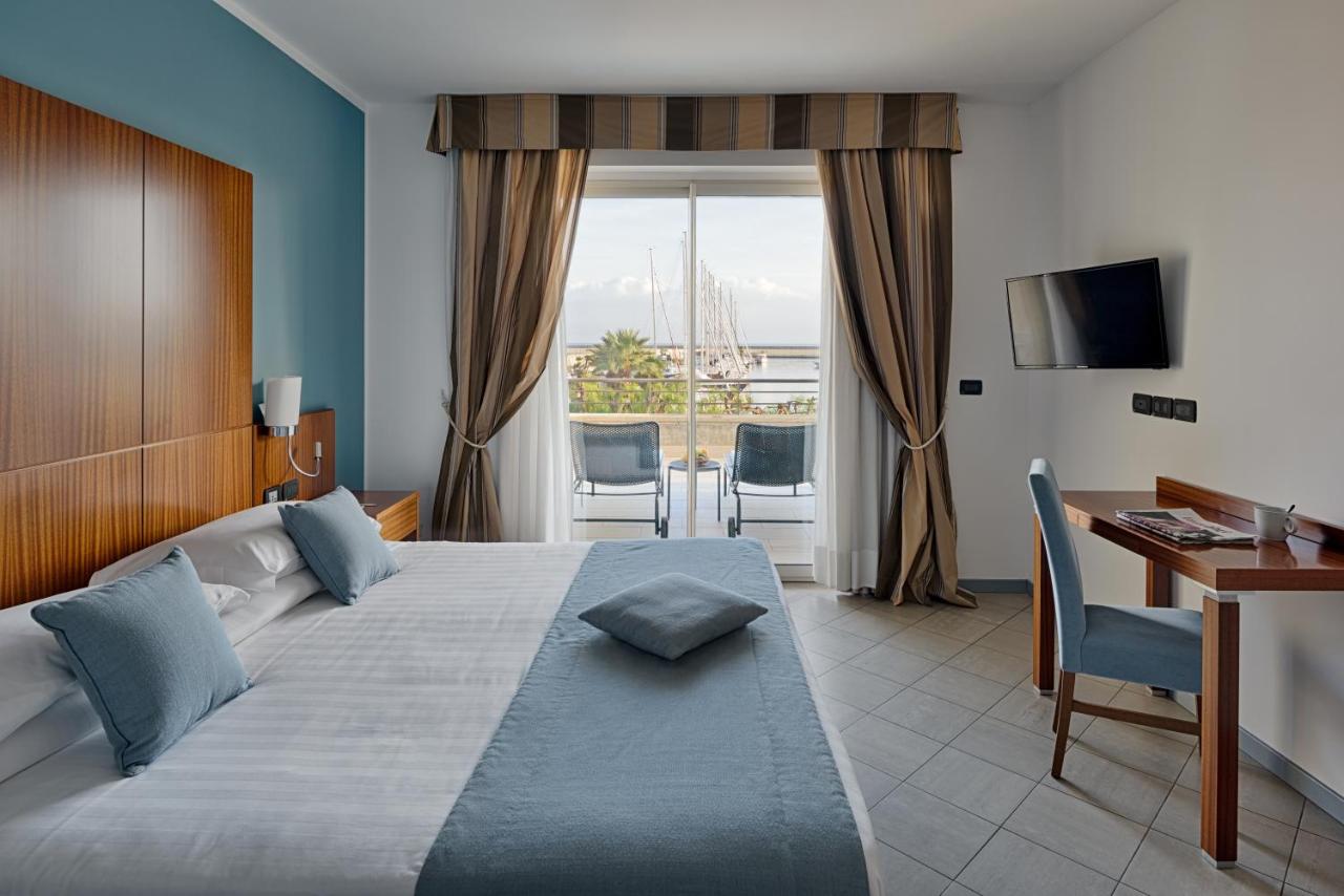 Aregai Marina Hotel & Residence in Santo Stefano al Mare - foto 5