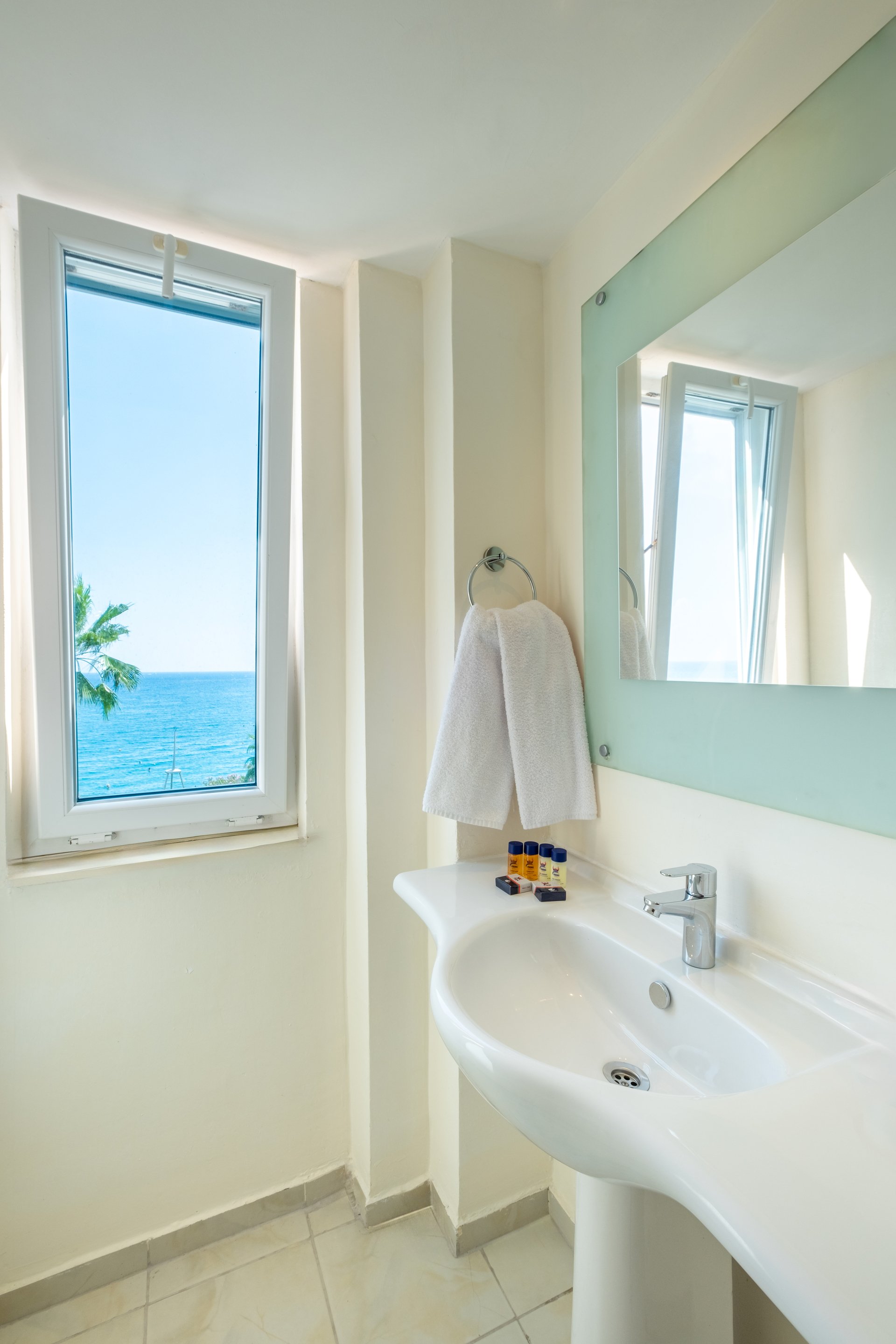 Viking Beach Hotel & Spa image 3