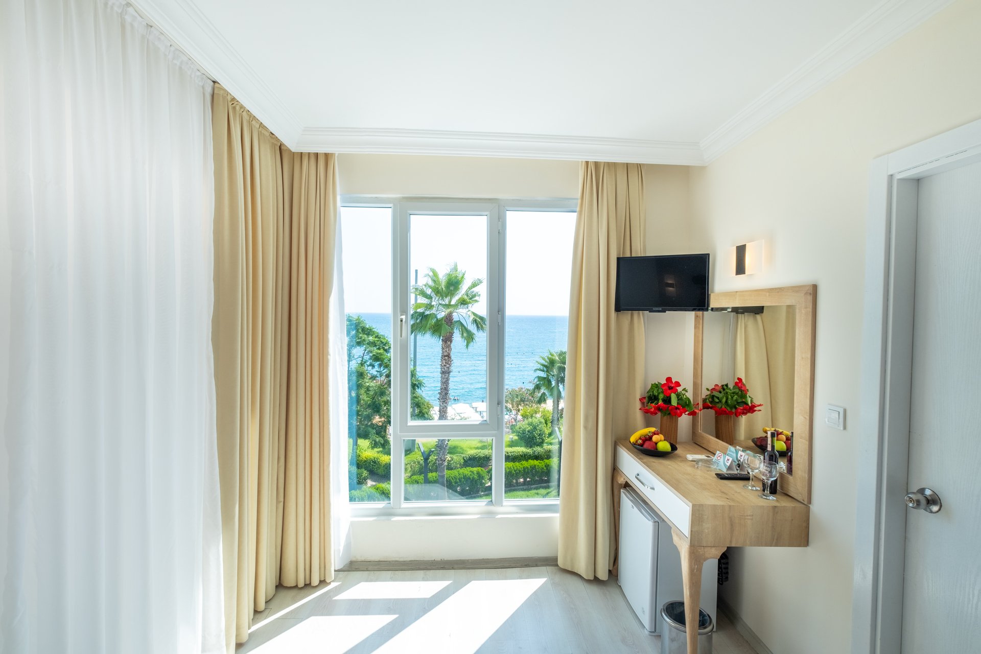 Viking Beach Hotel & Spa image 2