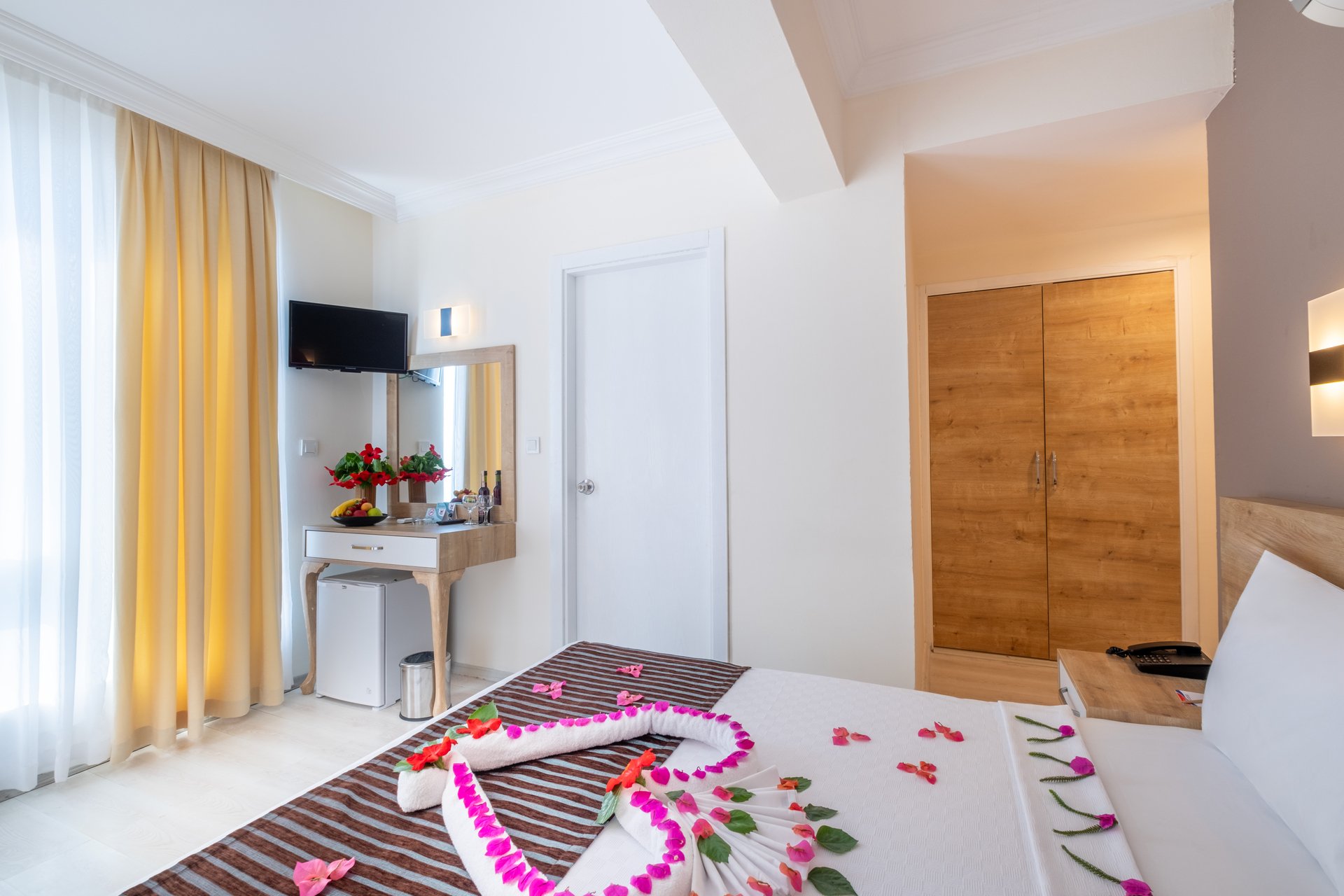 Viking Beach Hotel & Spa image 1