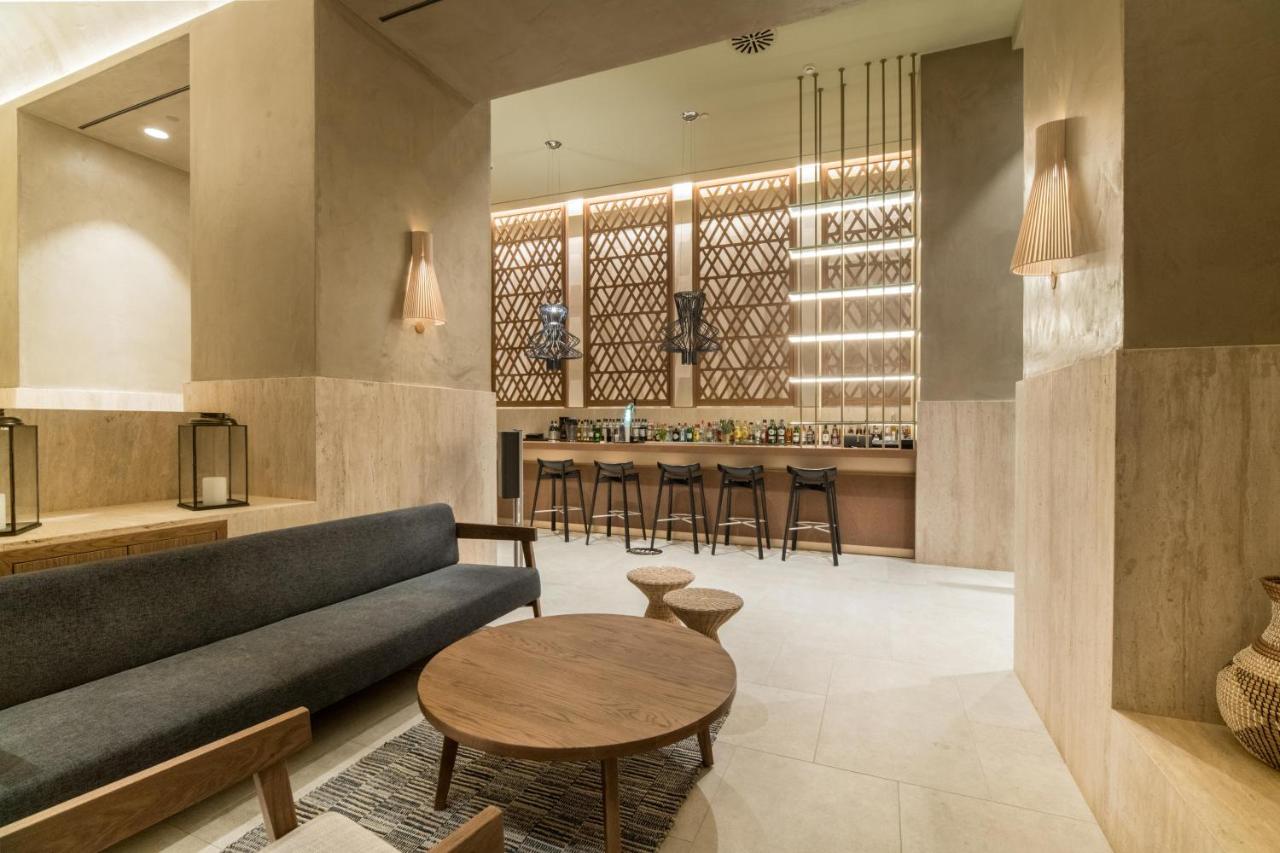 een woonkamer met een bank en een tafel bij AKASHA Beach Hotel & Spa in Chersonissos