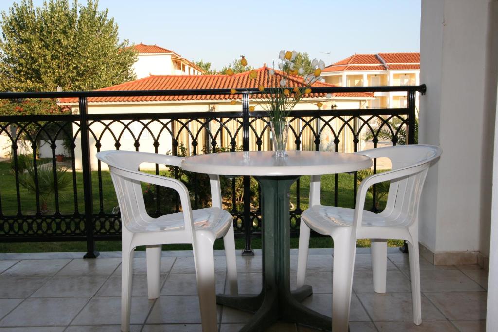 Village Inn Studios & Family Apartments image 3