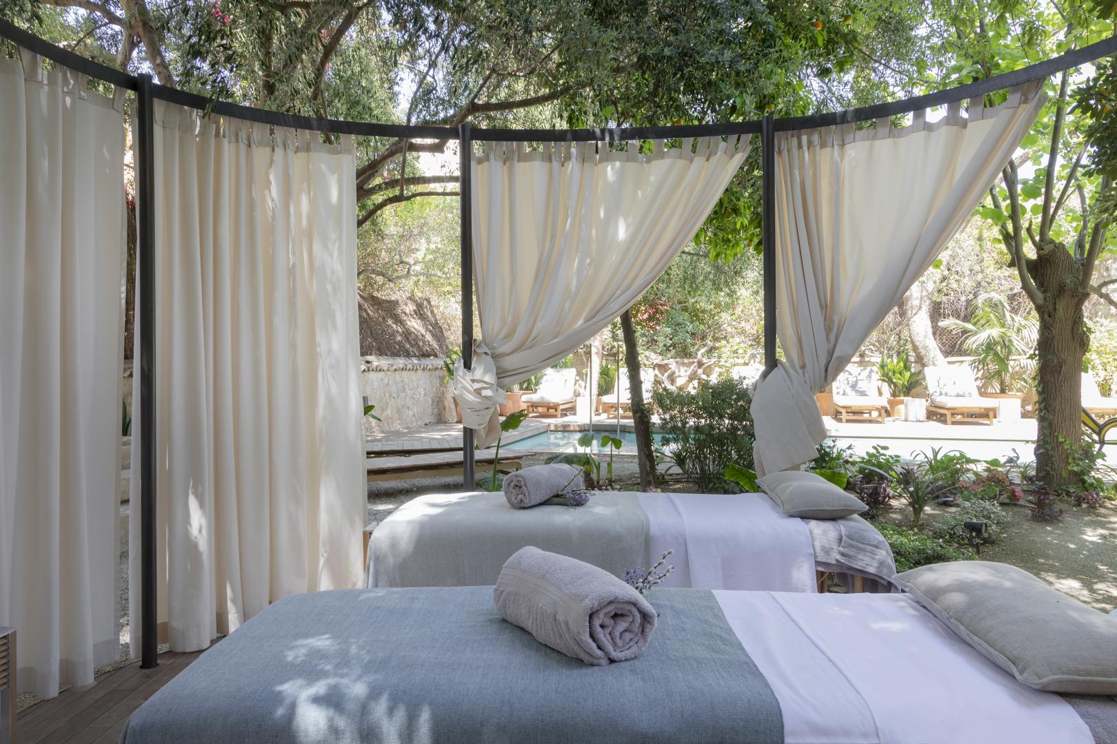 Relaxruimte met ligbedden — Can Bordoy Gran House & Garden