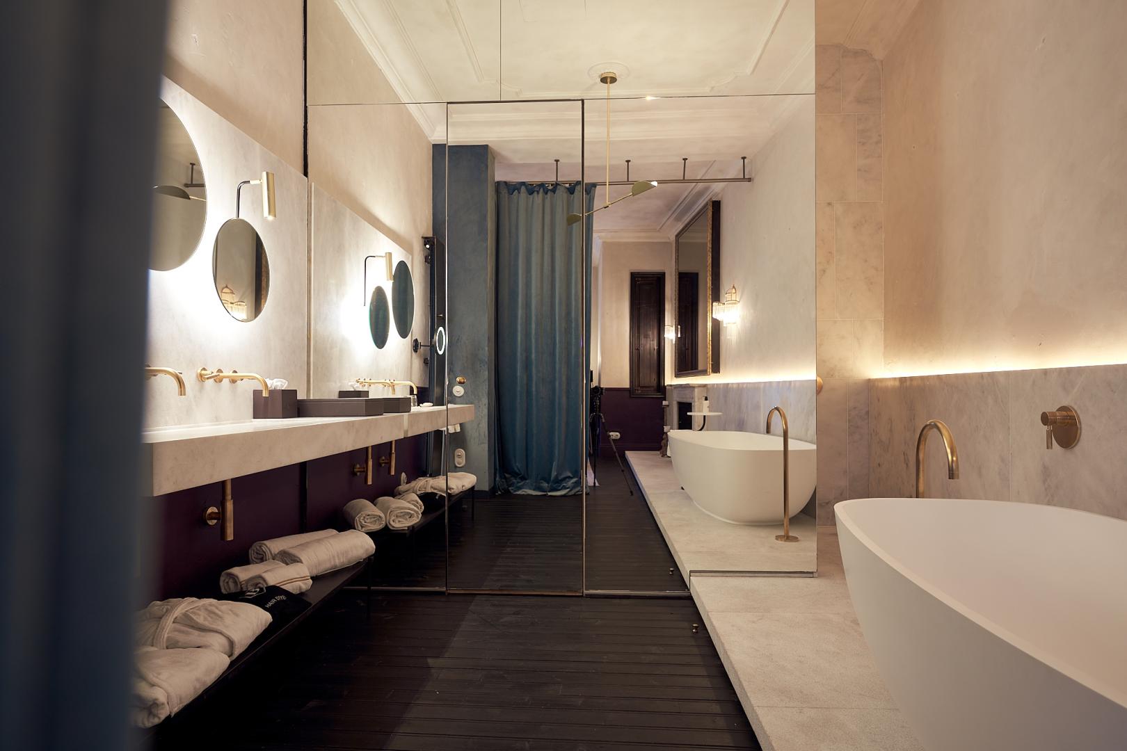 Badkamer met ligbad — Can Bordoy Gran House & Garden