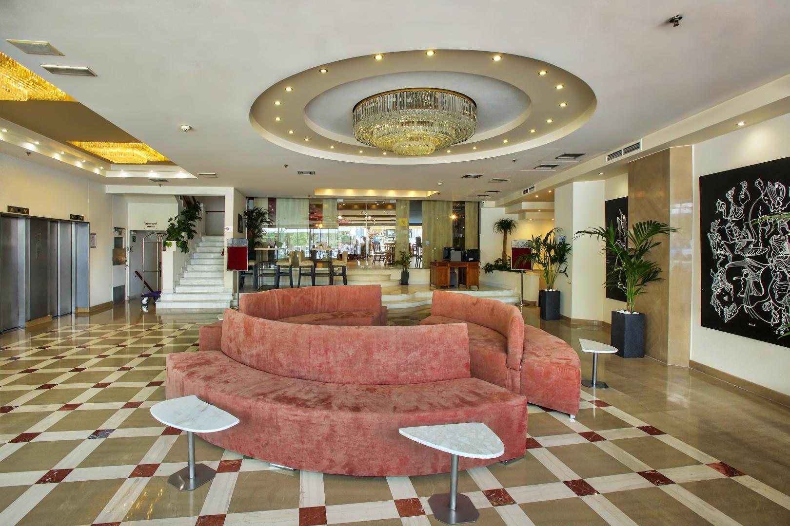Lobby met receptie — Capsis Astoria Heraklion