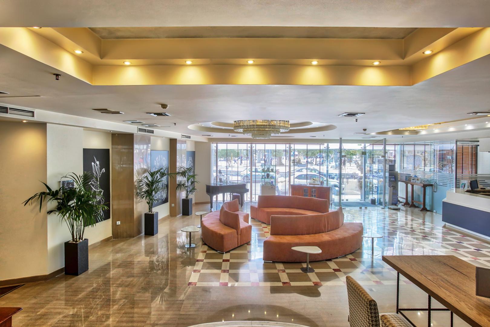 Lobby met receptie — Capsis Astoria Heraklion