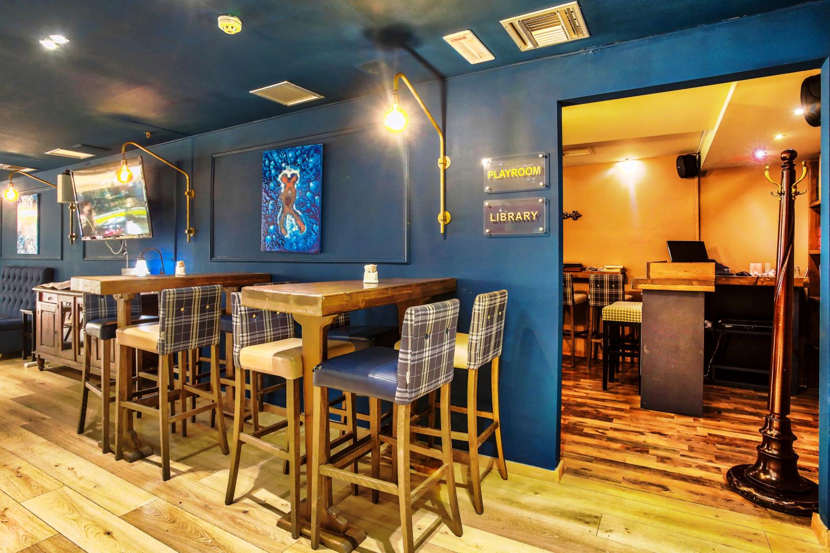 Restaurant met gedekte tafels — Capsis Astoria Heraklion