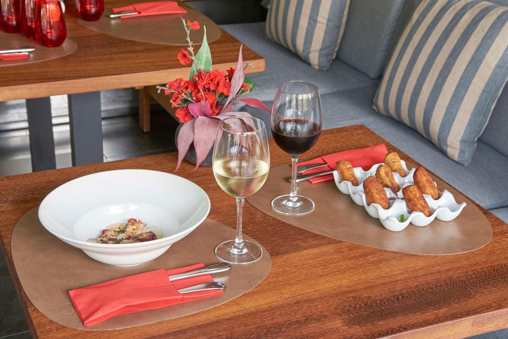 NH Collection Barcelona Constanza image 2