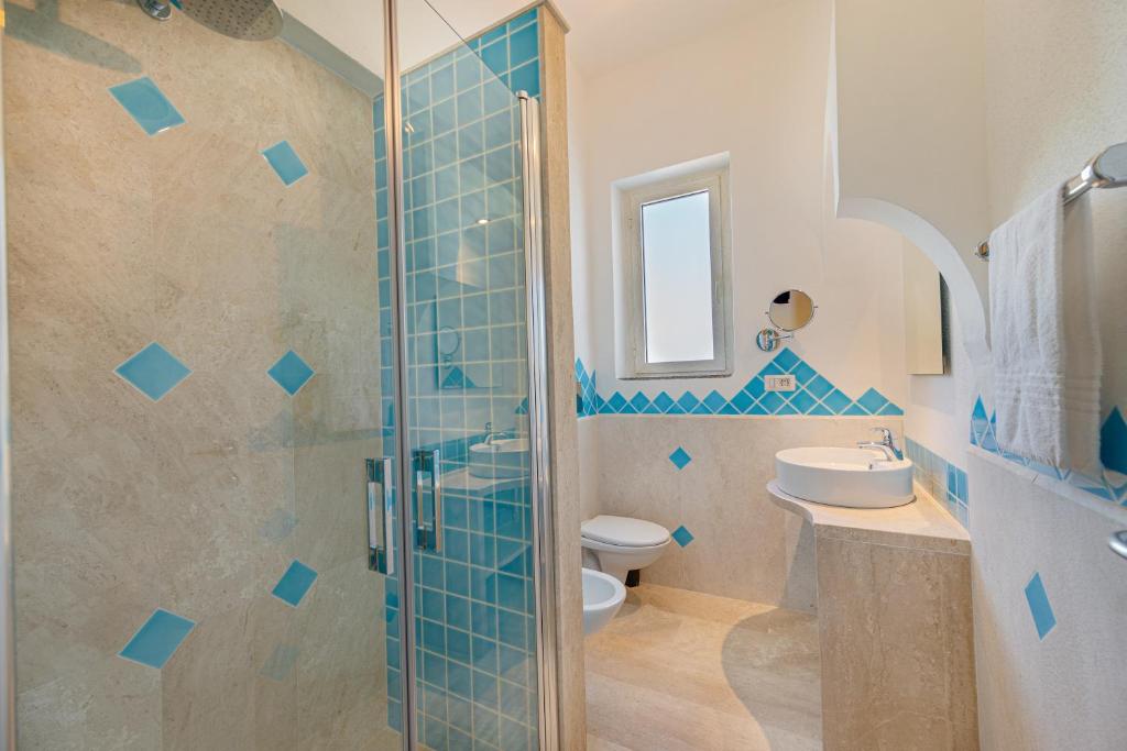 Badkamer met inloopdouche — Le Mimose