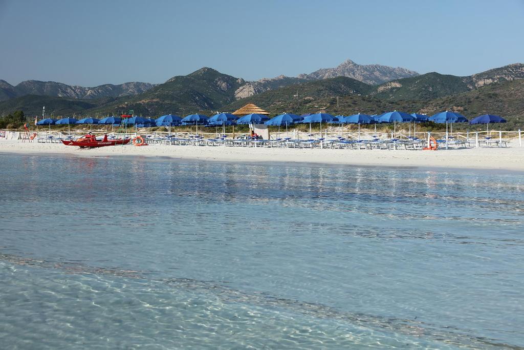 Wit zandstrand met turquoise water — Le Mimose