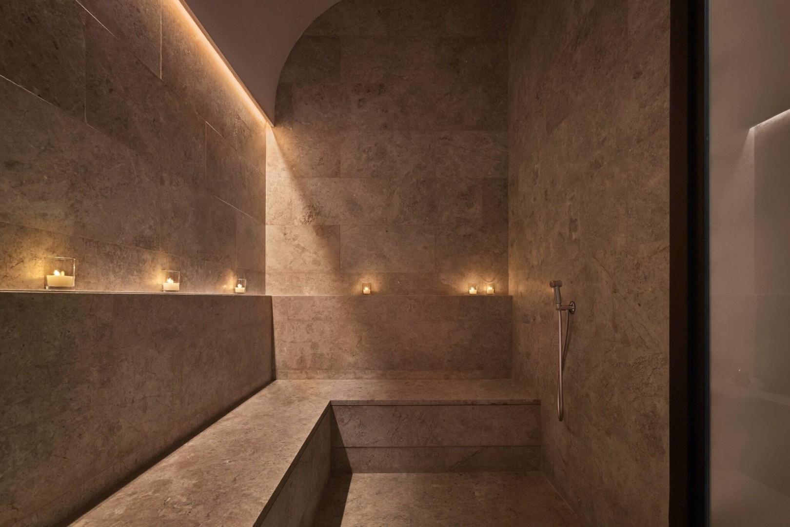 Badkamer met ligbad — The Bodrum EDITION