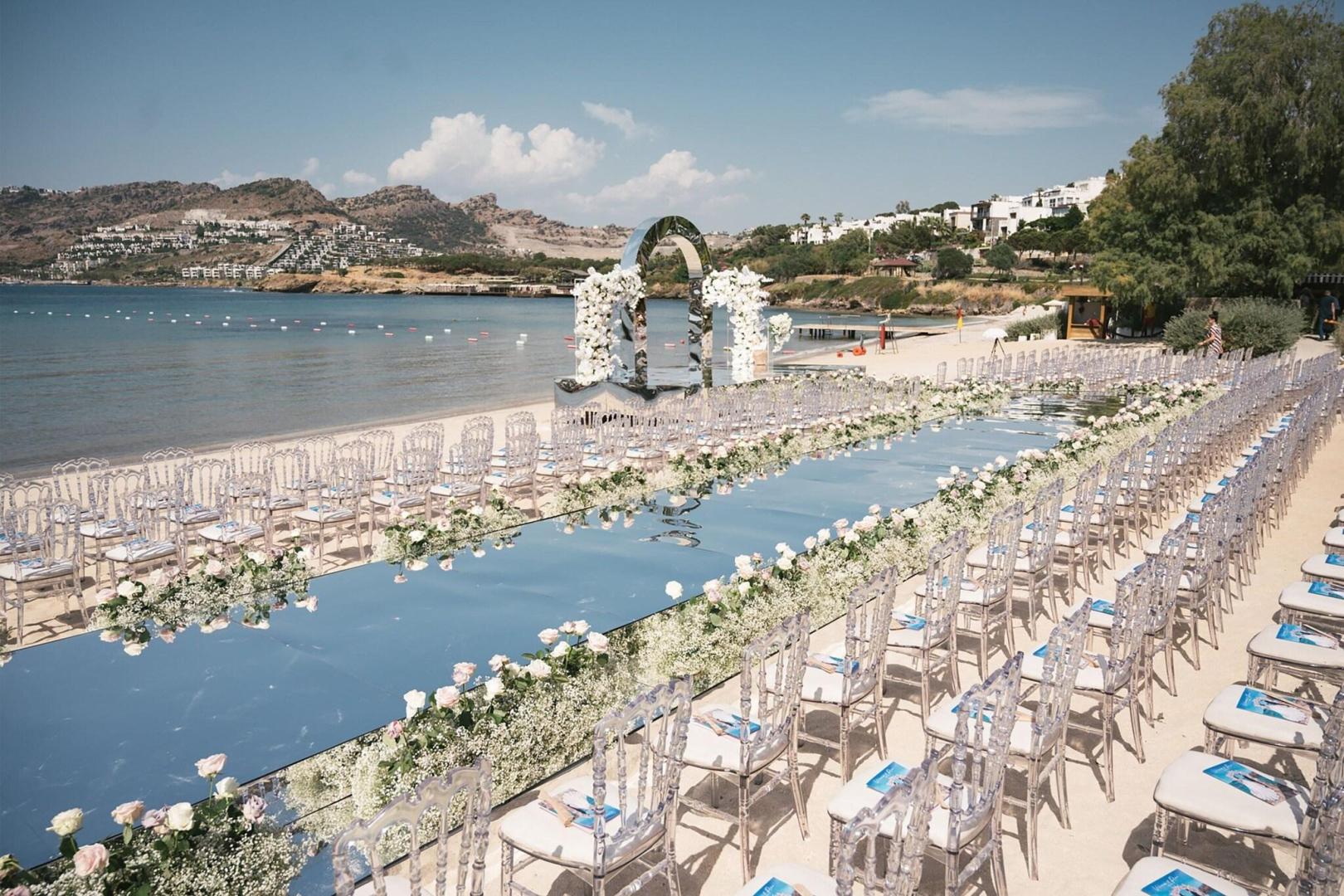 Infinity-zwembad met zeezicht — The Bodrum EDITION