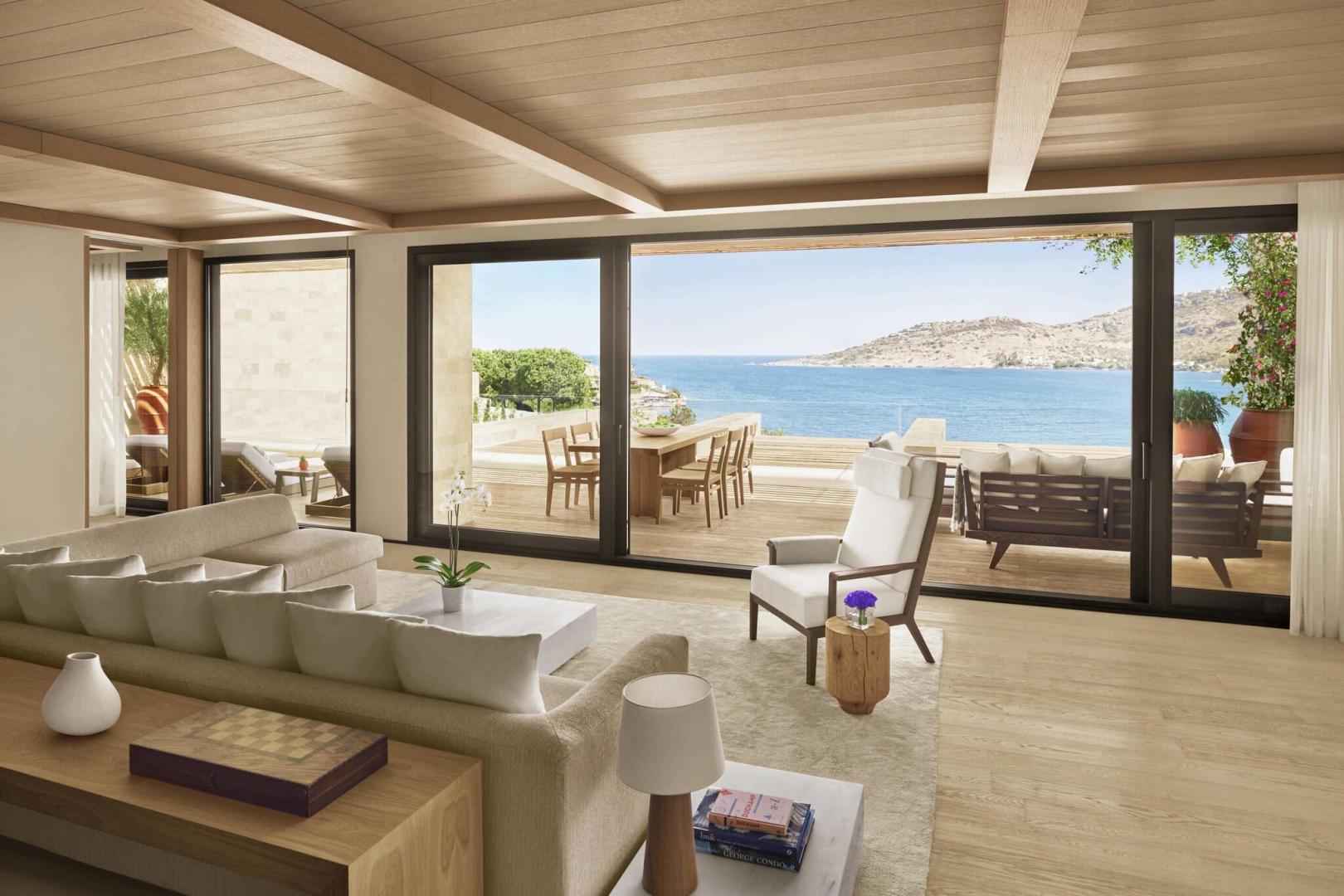 Privéstrand met parasols — The Bodrum EDITION