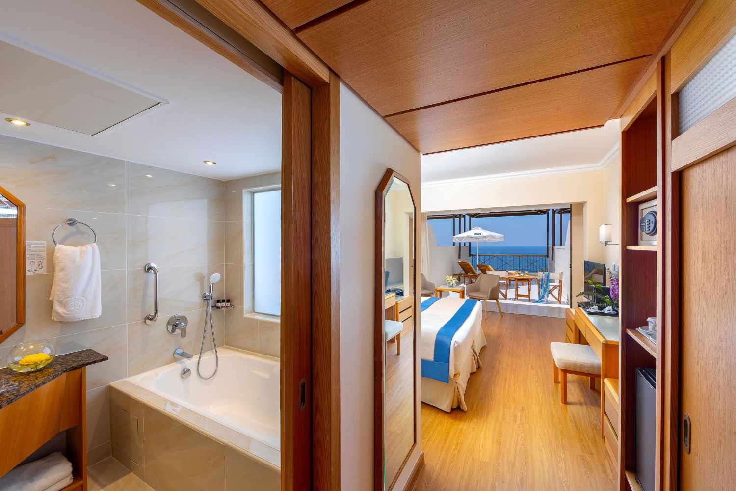 Constantinou Bros Athena Beach Hotel foto 221