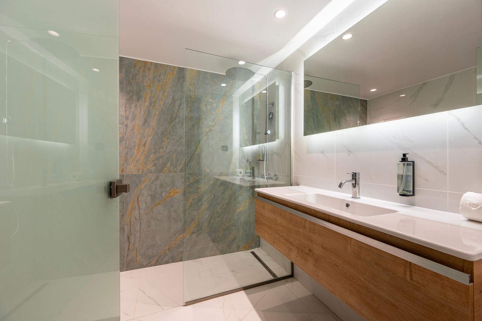 Athina Palace Resort & Spa image 2