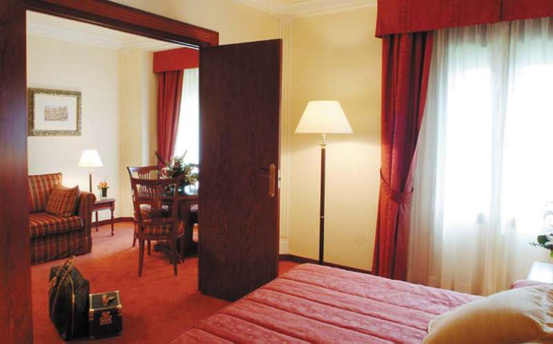 El Avenida Palace Hotel image 1