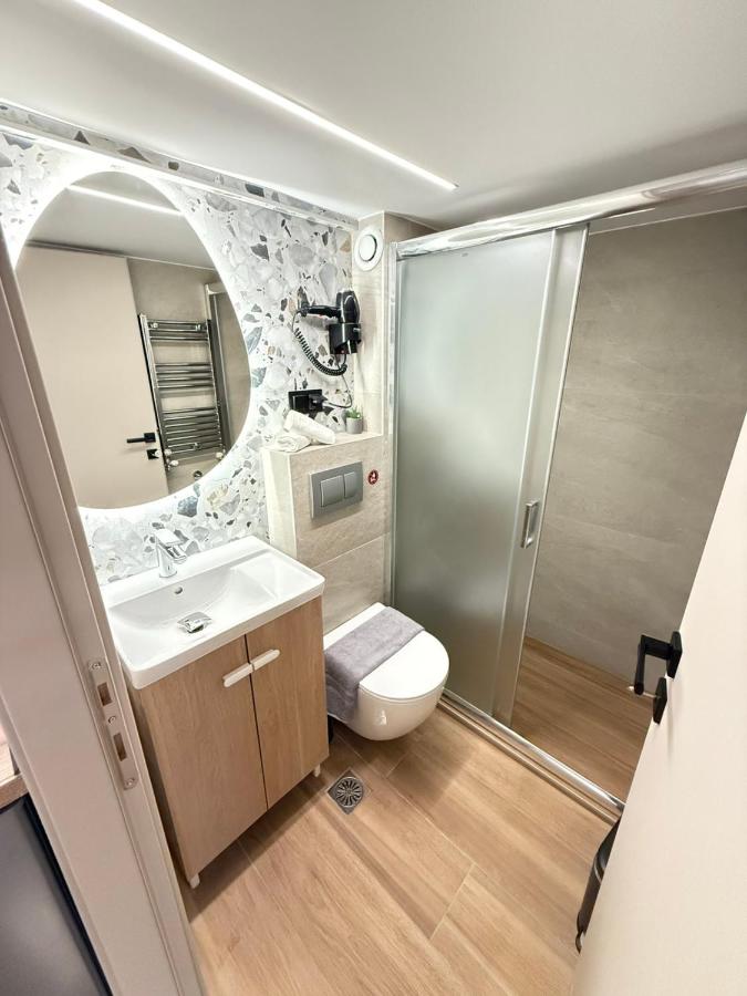 8 Room foto 3