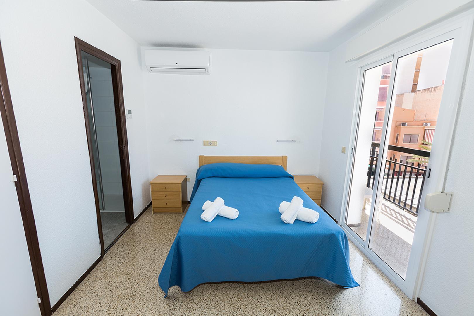 Kamer met twee aparte bedden — Hostal El Mercat