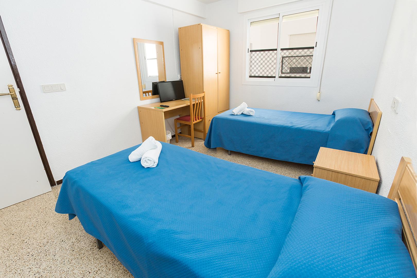 Kamer met twee aparte bedden — Hostal El Mercat