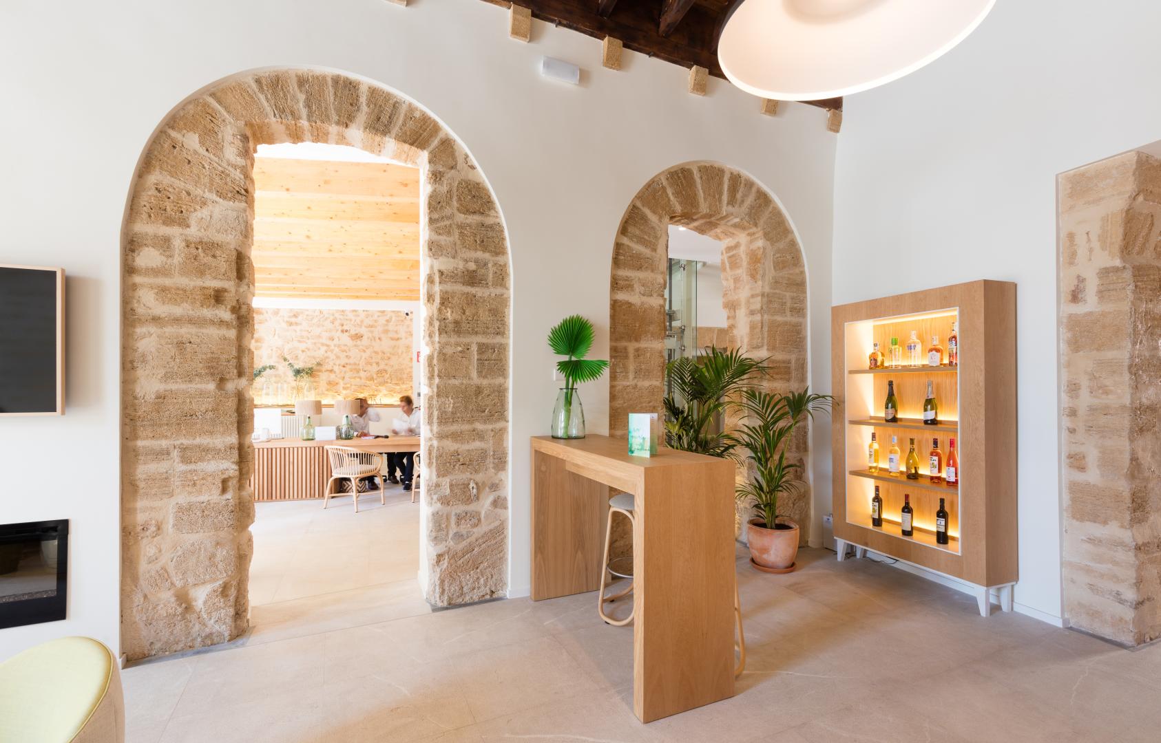 Restaurant met gedekte tafels — Forum Boutique Hotel & Spa
