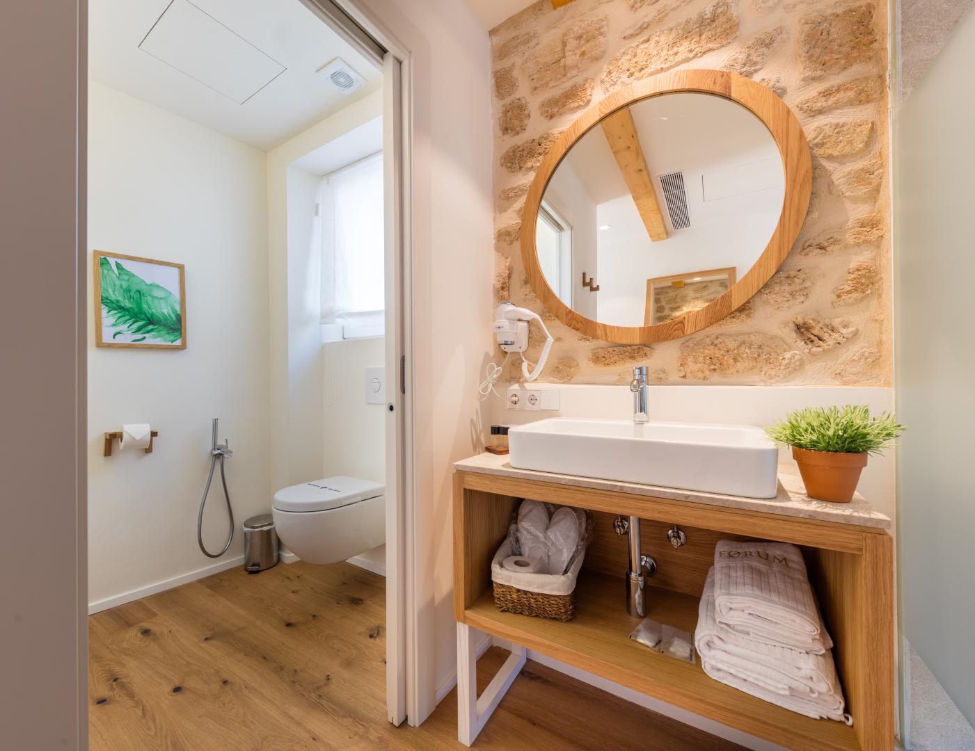 Badkamer met ligbad — Forum Boutique Hotel & Spa