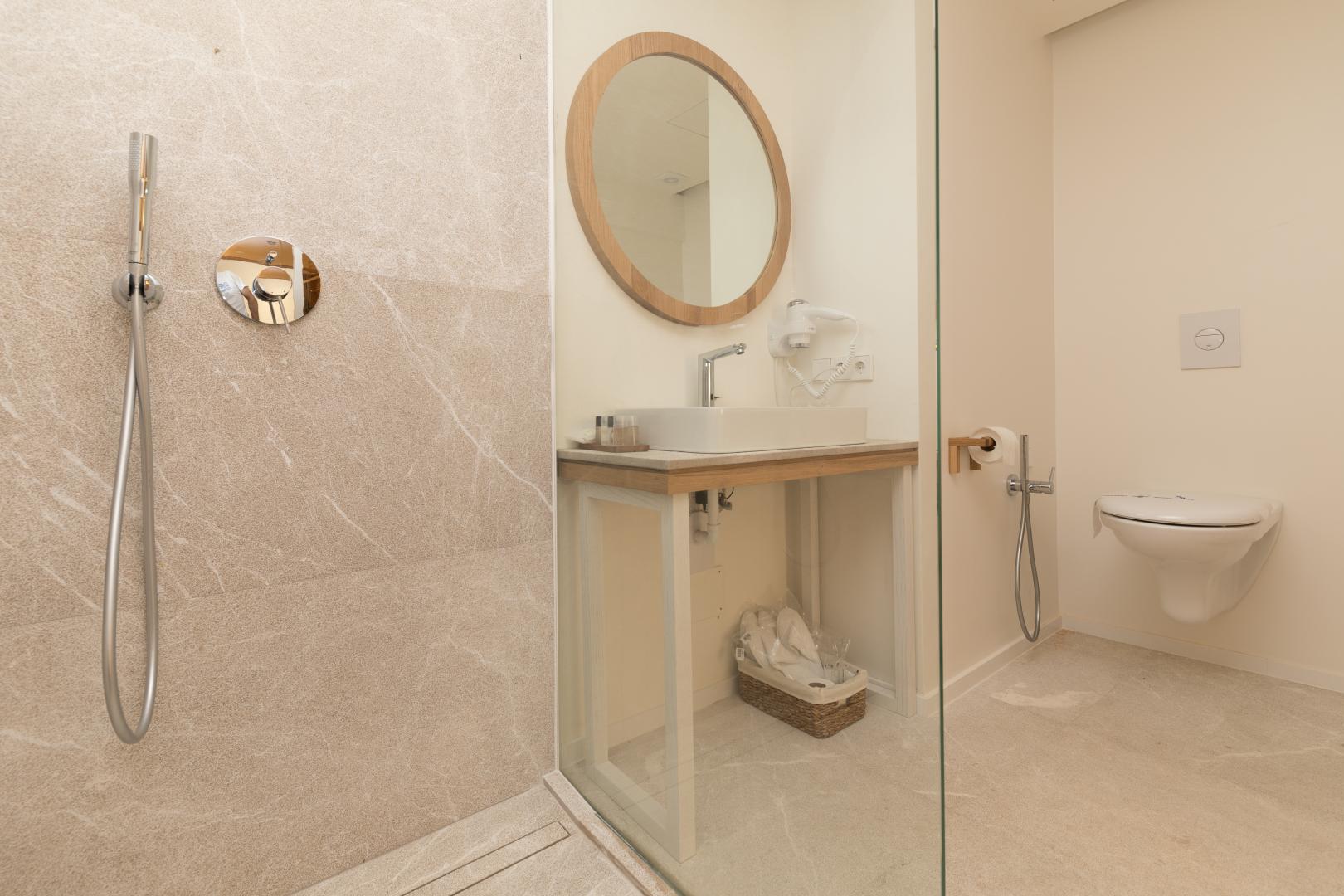 Badkamer met inloopdouche — Forum Boutique Hotel & Spa