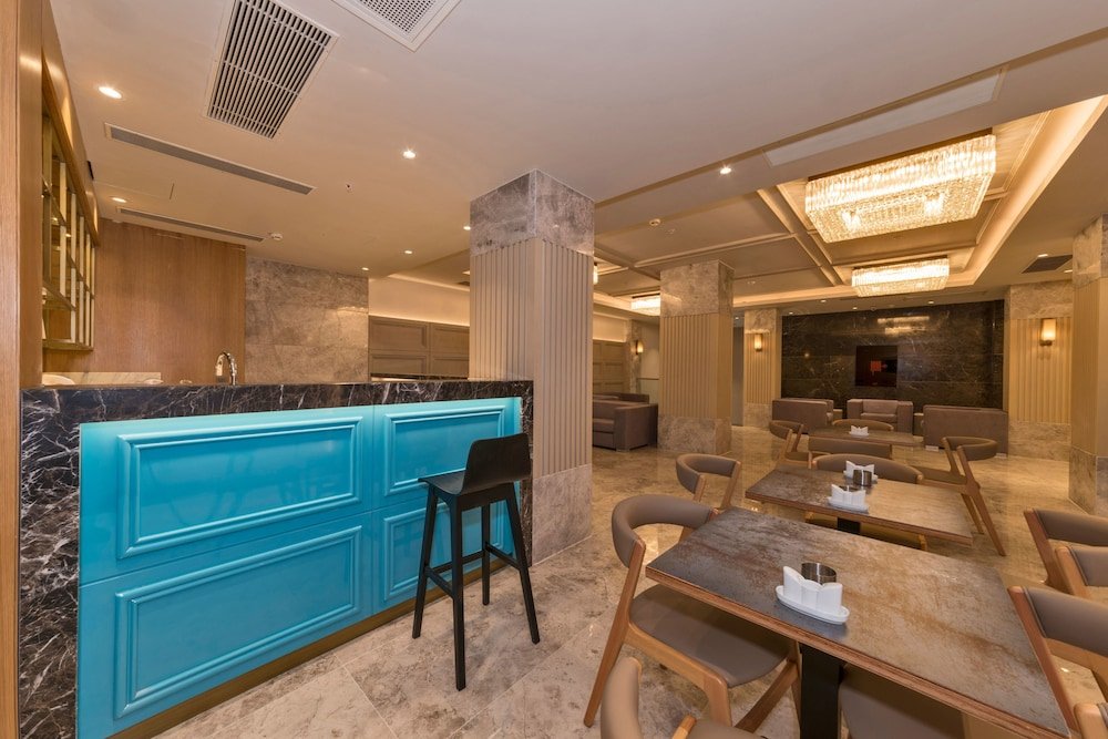 Golden Royal Hotel image 3