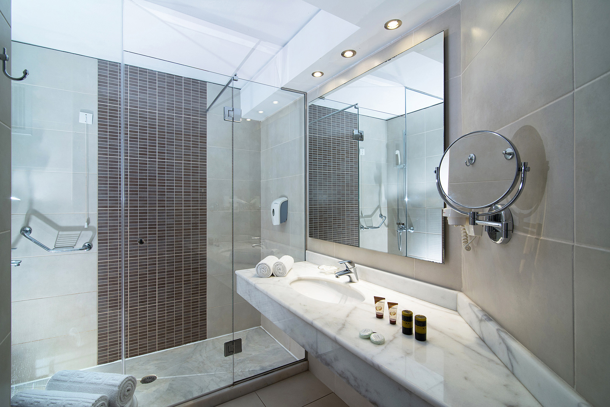 Alia Beach Hotel image 3