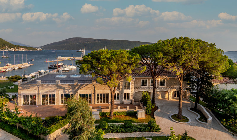 Lazure Hotel & Marina image 3