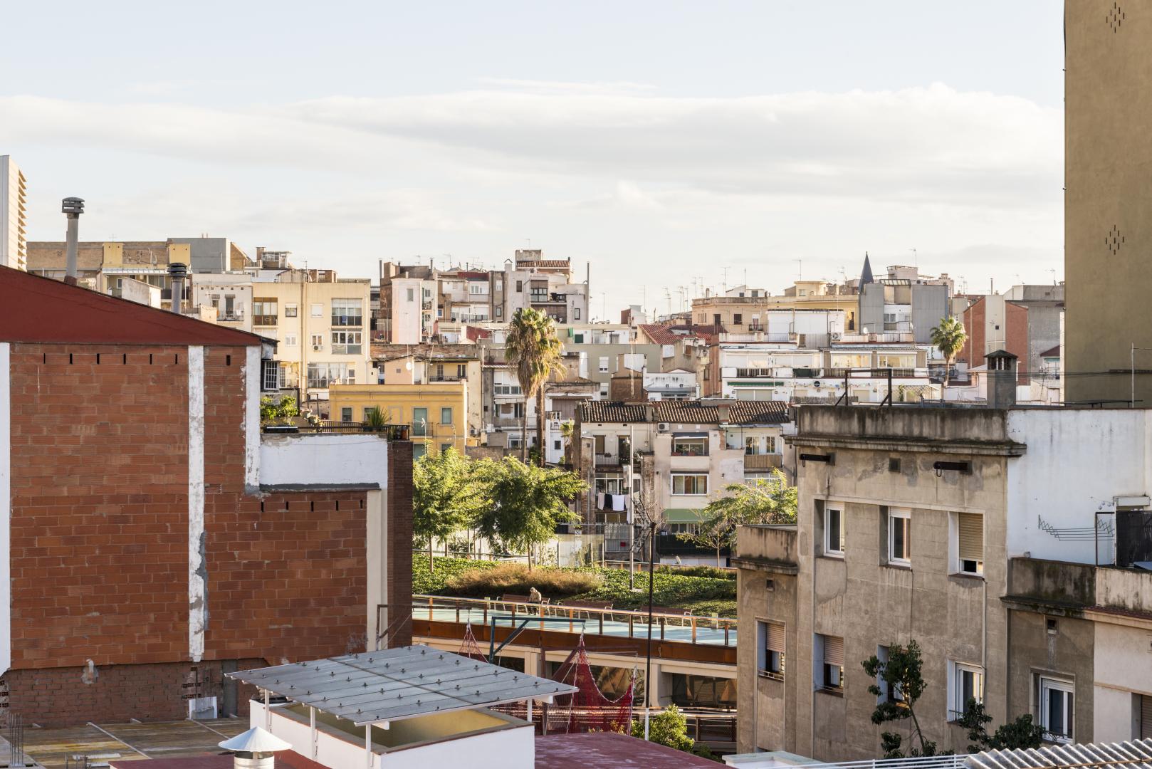 AinB Barcelona Sants Apartments image 3