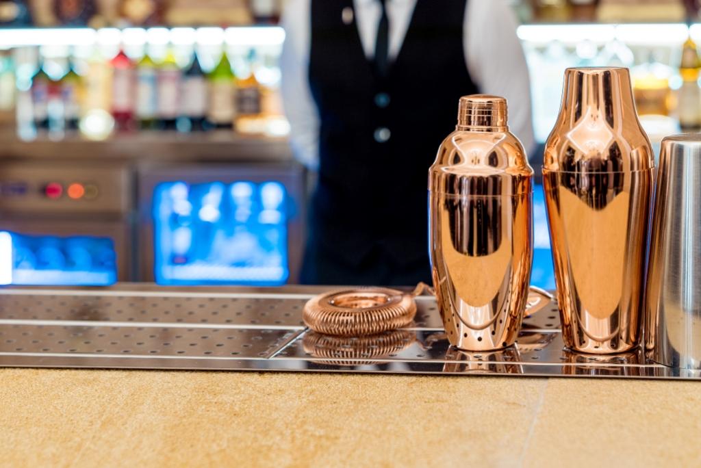 Bar met drankenselectie — Hotel Creu de Tau Art & Spa