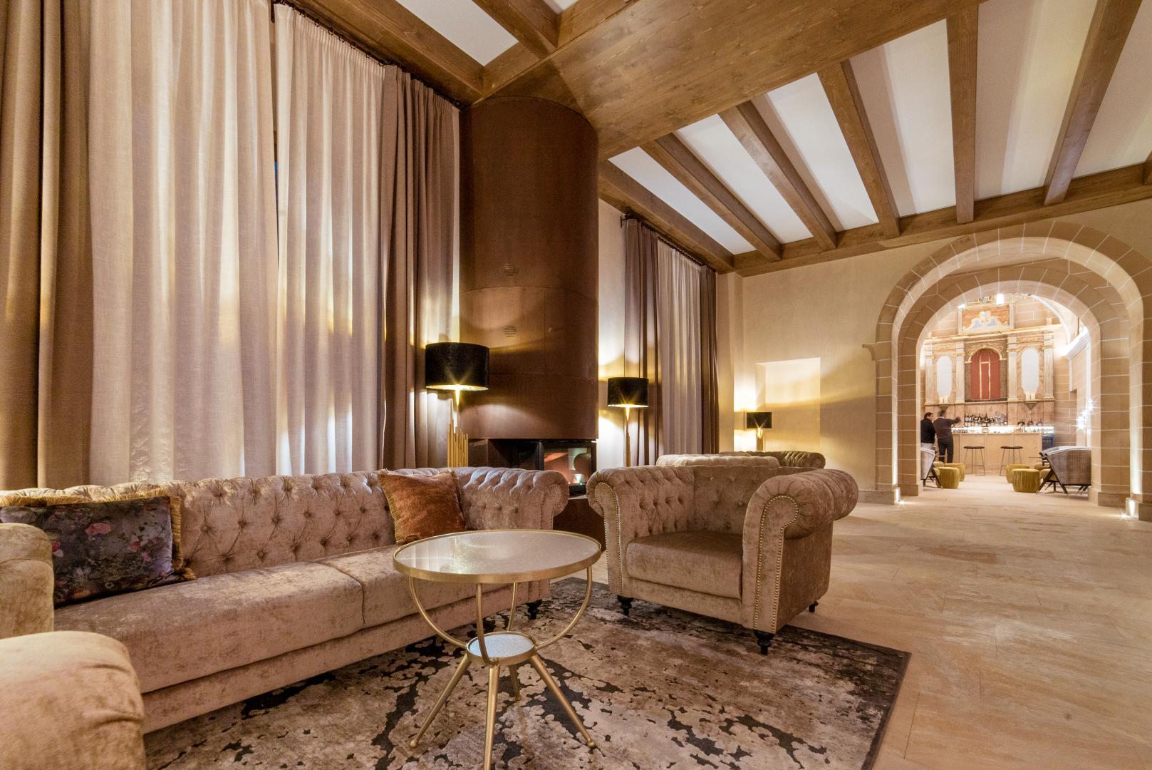 Suite met zithoek — Hotel Creu de Tau Art & Spa