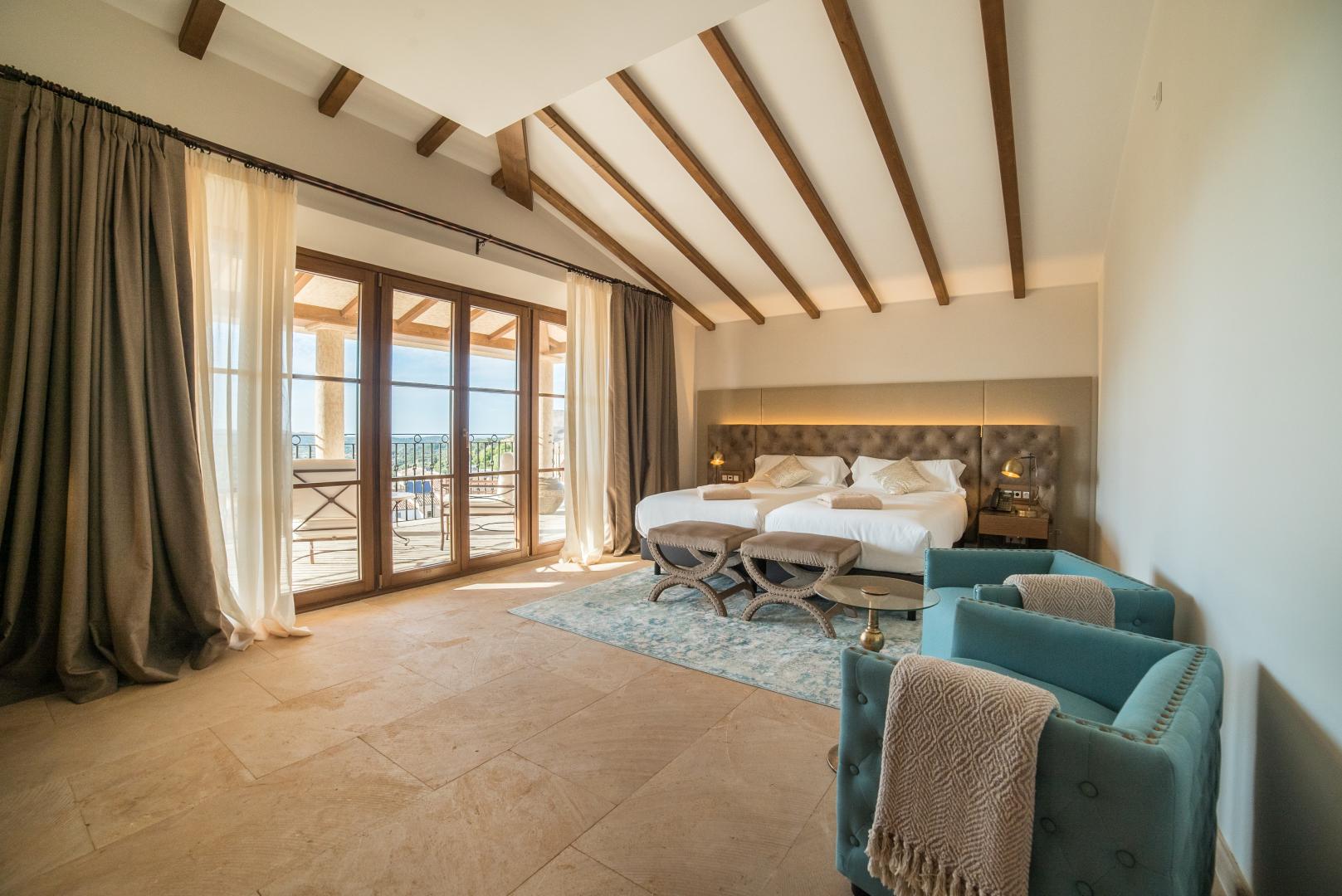 Kamer met balkon — Hotel Creu de Tau Art & Spa