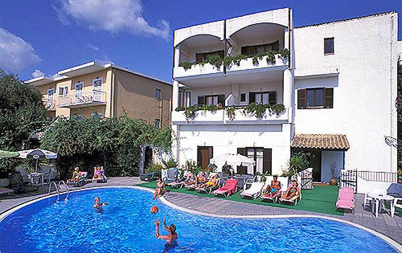 Louvre Hotel image 0