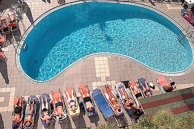 Louvre Hotel image 1