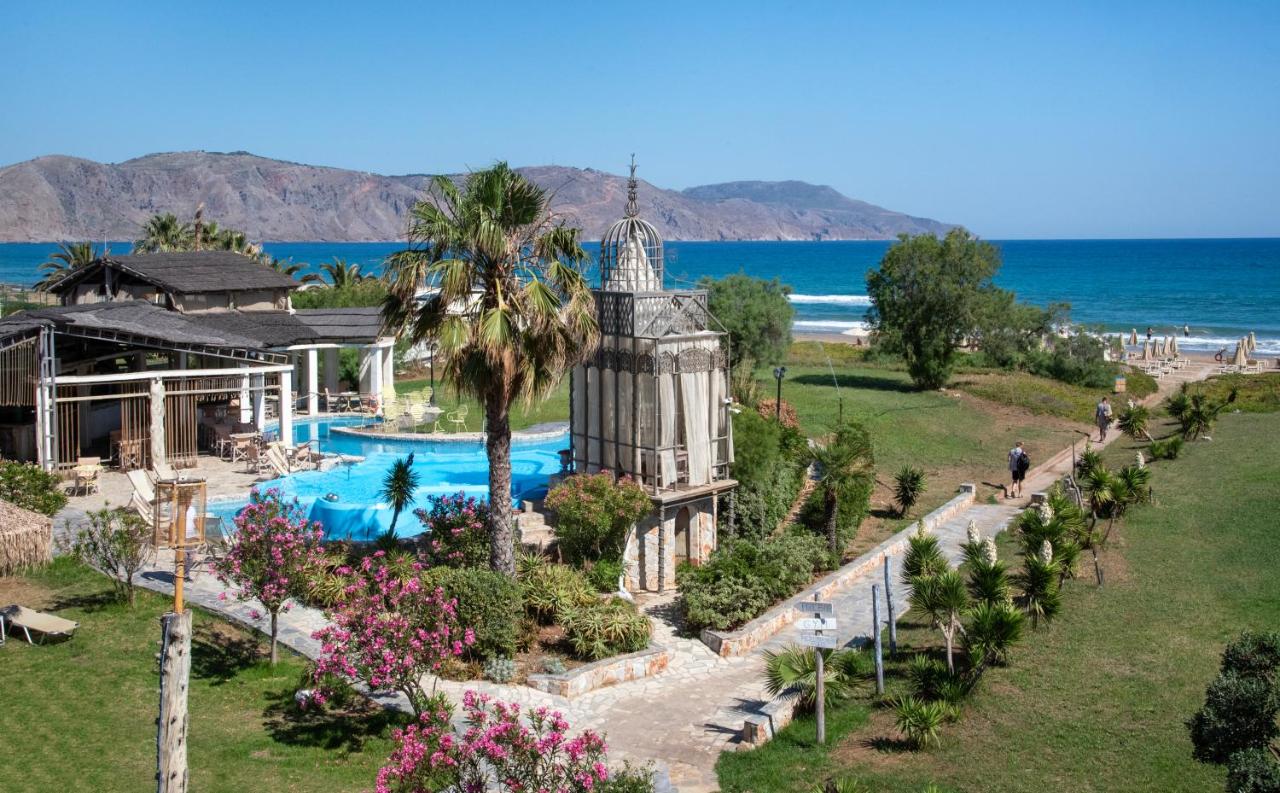 Een luchtfoto van een resort met een zwembad en uitzicht op de oceaan. bij Orpheas Resort Hotel (Adults Only) in Georgio