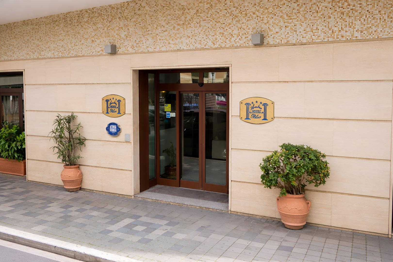 Phi Hotel Ambra image 0