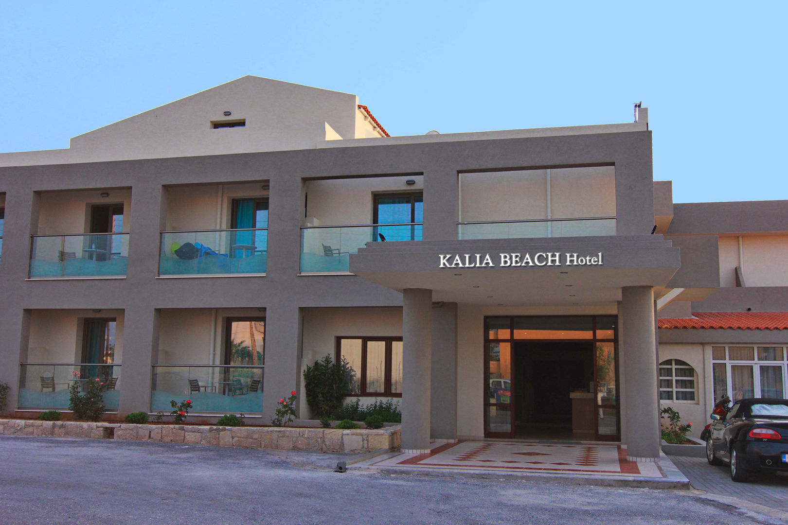 Kalia Beach Hotel image 1