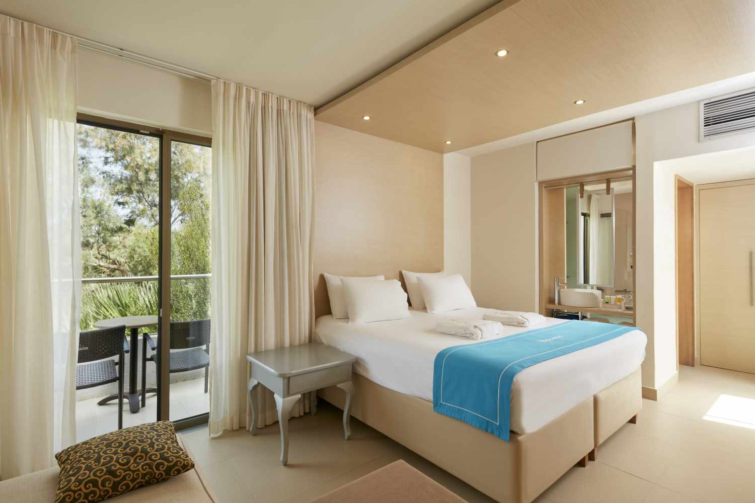 The Island Hotel image 1