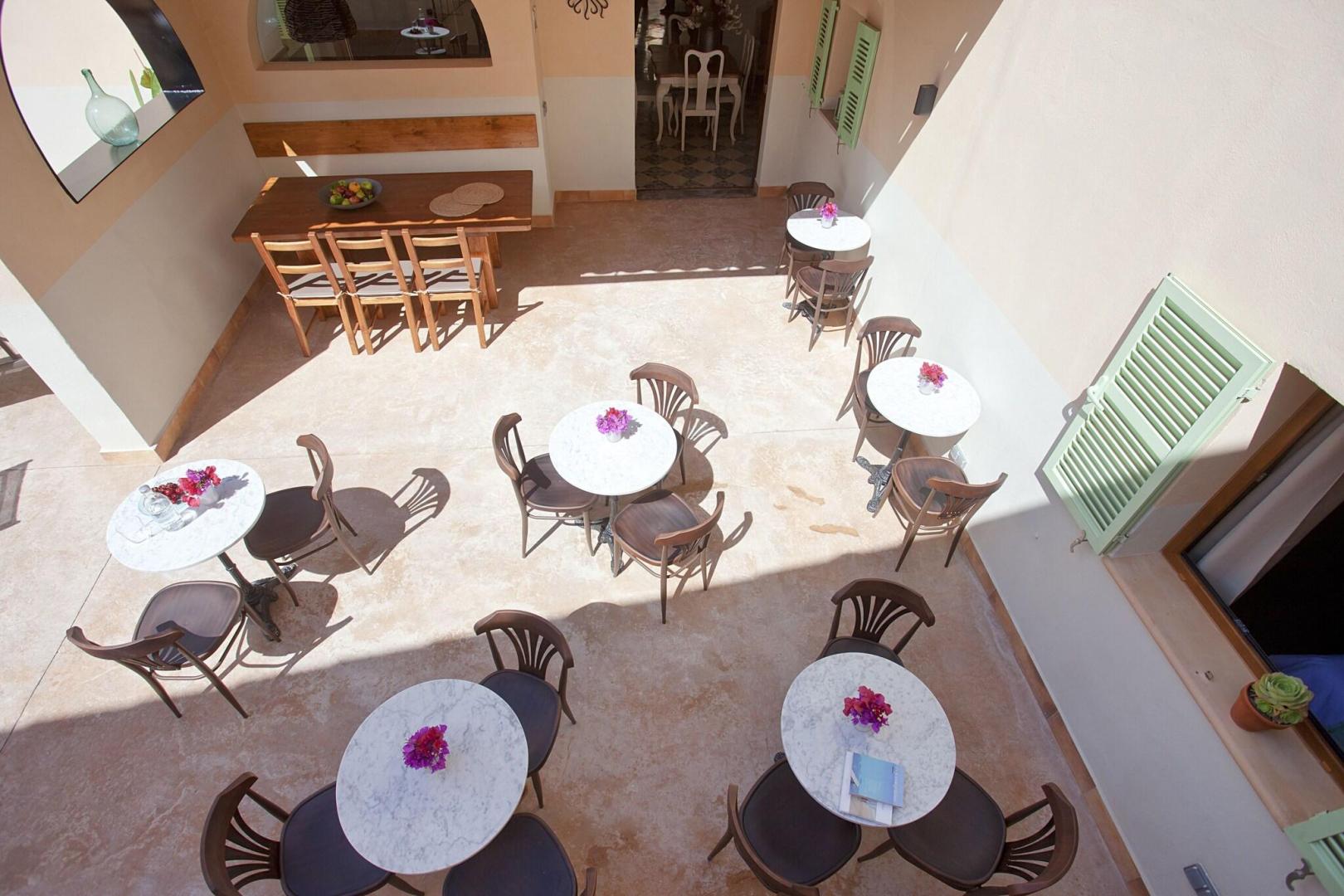 Restaurantterras buiten — Casal de Petra