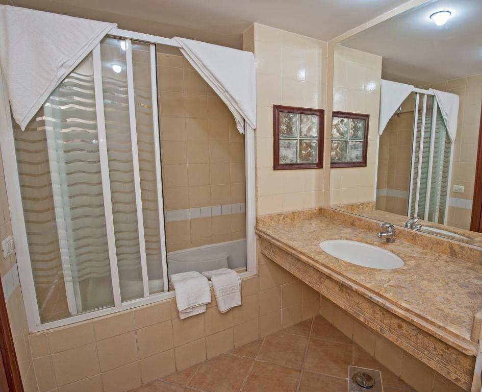 Sun & Sea Hotel image 3