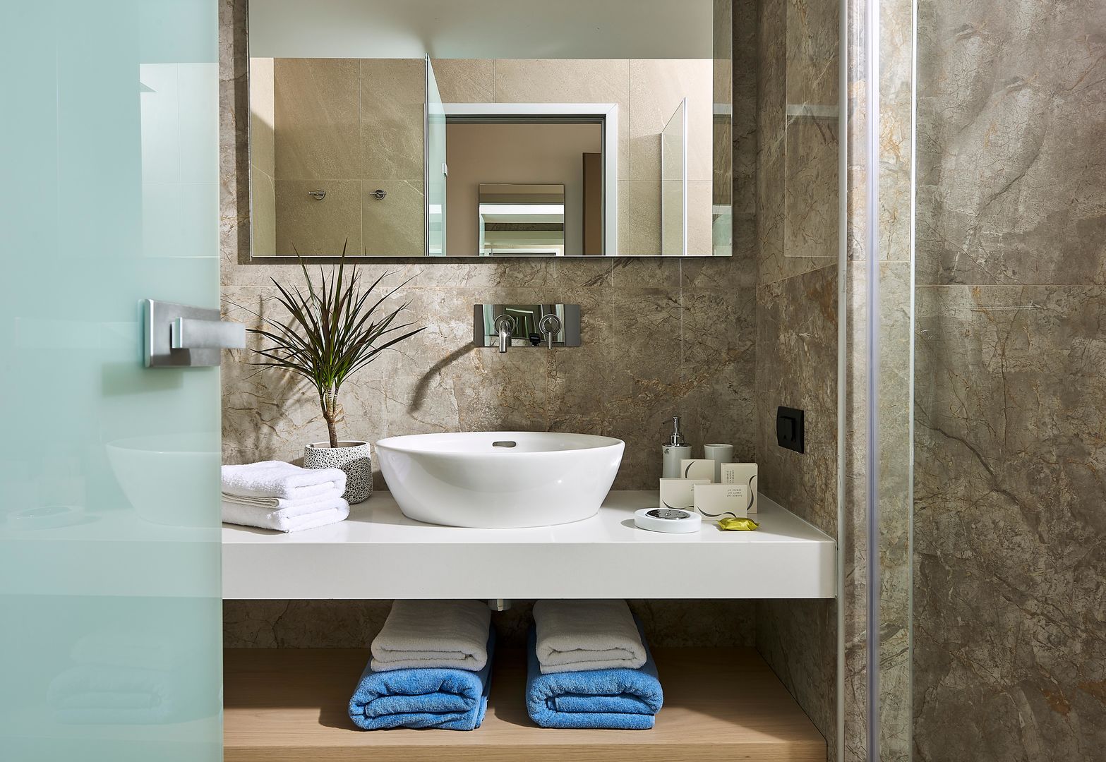 Coriva Beach Hotel & Bungalows image 2