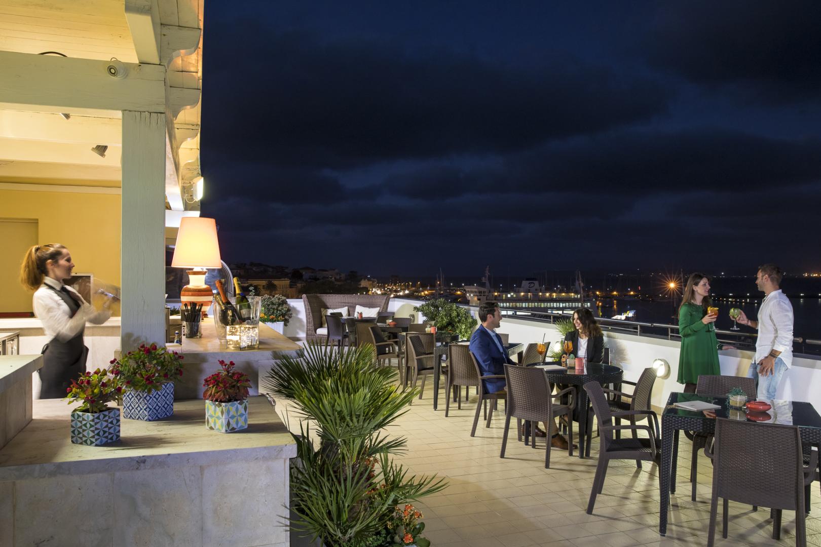 Zonsondergang vanaf het terras — Lu' Hotel Carloforte