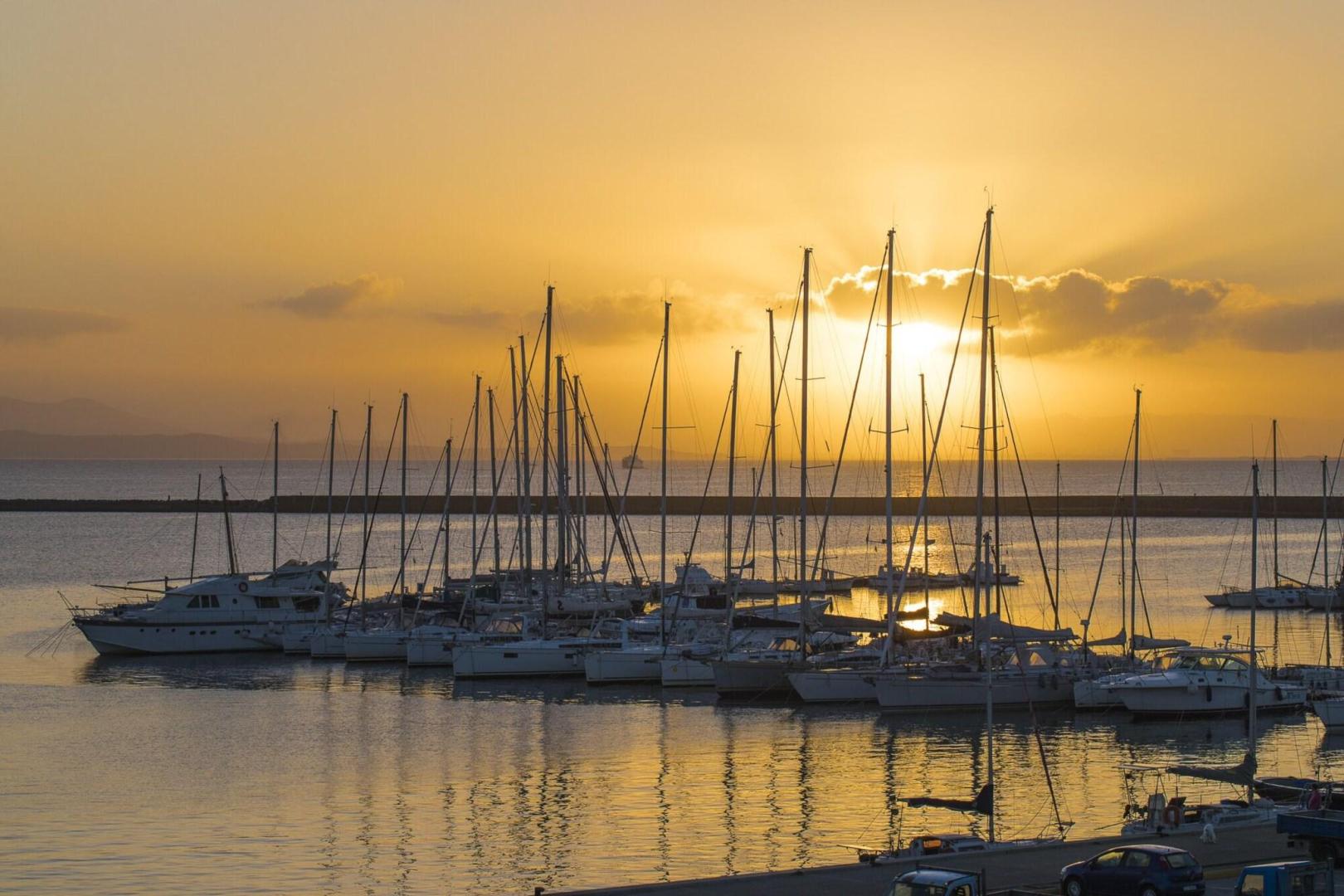 Zonsondergang vanaf het terras — Lu' Hotel Carloforte
